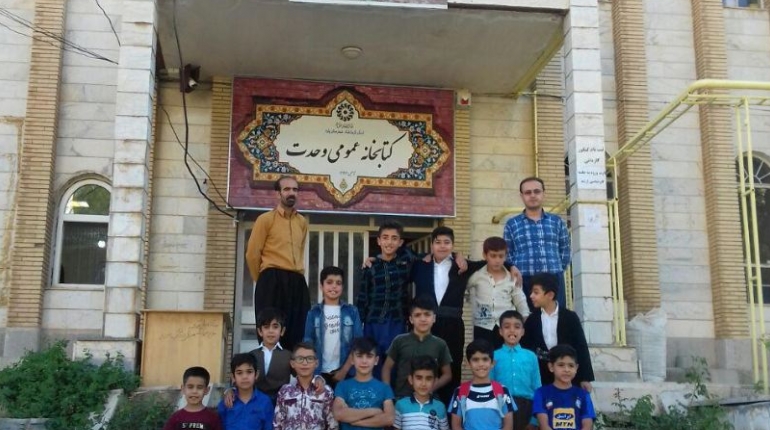حضور بچه‌های کلاس قرآن  در کتابخانه وحدت
