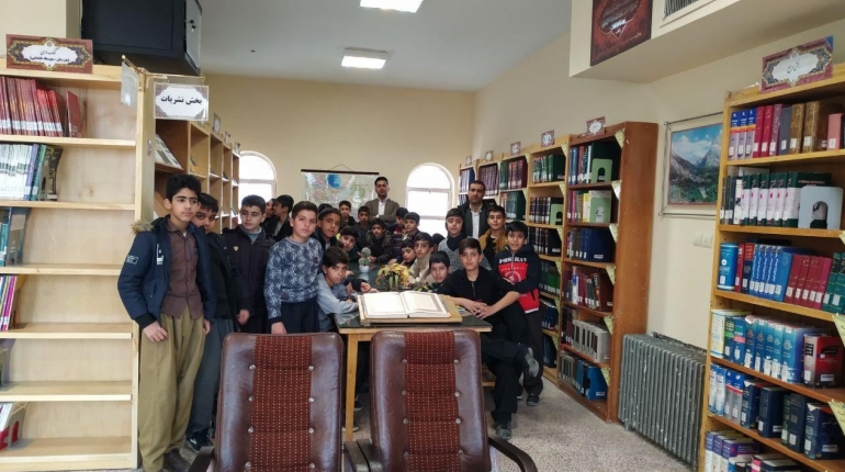بازدید دانش آموزان دبستان جهاد چورژی از کتابخانه وحدت